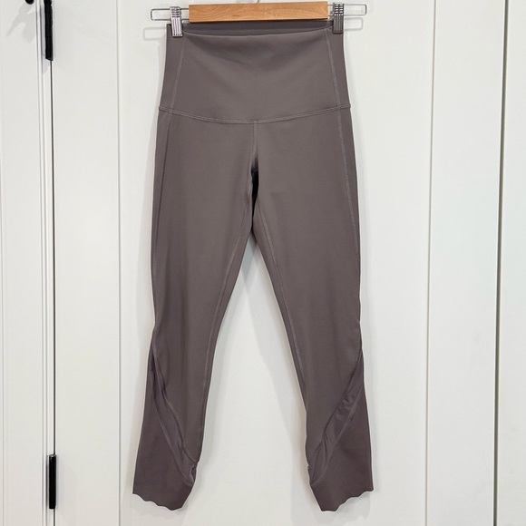 Lululemon Wunder Under Crop High-Rise Legging 23”
Roll Down Scallop Lunar Rock 4 - Picture 6 of 14